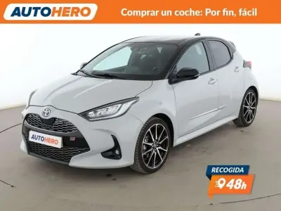 Usado Toyota Yaris Hybrid Sport 120 CV (88 kW) 2022 Gris Berlina