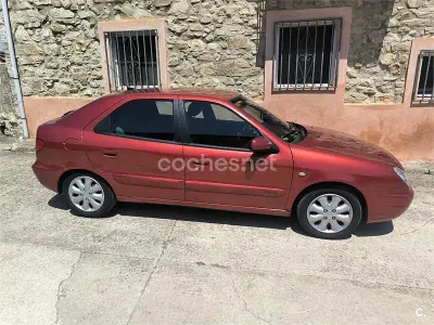 Usado Citroën Xsara Exclusive 110 CV (80 kW) 2001 Rojo Berlina