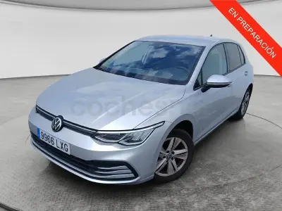 Usado VW Golf VIII Life 110 CV (80 kW) 2022 Gris / plata Berlina