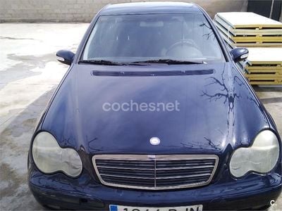 Usado Mercedes C220 Classic 143 CV (105 kW) 2002 Azul Berlina