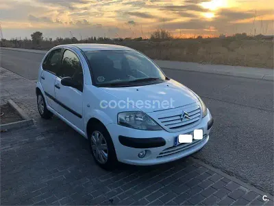Begagnad Citroën C3 110 HK (80 kW) 2003 Vit Sedan