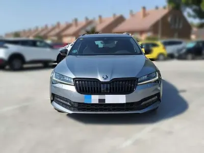 Usado Skoda Superb SportLine 190 CV (139 kW) 2020 Gris Berlina