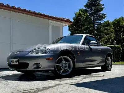 Usado Mazda MX5 146 CV (107 kW) 2002 Gris / plata Descapotable