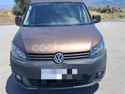 Usado VW Caddy Trendline 102 CV (75 kW) 2014 Marrón Monovolumen