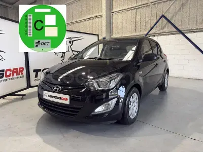 Usado Hyundai i20 85 CV (62 kW) 2012 Negro Utilitario