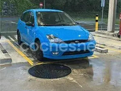 Usado Ford Focus Trend 100 CV (73 kW) 2002 Azul Berlina