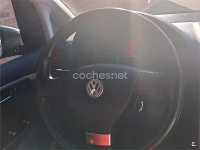Usado VW Touran Edition 105 CV (77 kW) 2010 Gris / plata Monovolumen