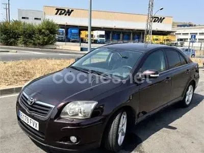 Begagnad Toyota Avensis Executive 150 HK (110 kW) 2007 Röd Sedan