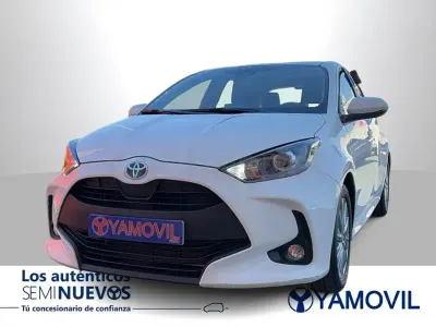 Usado Toyota Yaris Hybrid Active 116 CV (85 kW) 2024 Blanco Berlina