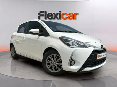 Usado Toyota Yaris Active 69 CV (50 kW) 2019 Blanco Berlina