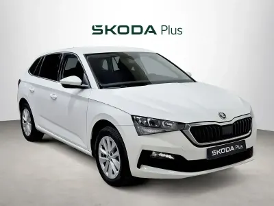 Usado Skoda Scala Ambition 110 CV (80 kW) 2025 Blanco Utilitario
