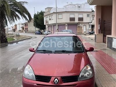 Usado Renault Clio II Authentique 70 CV (51 kW) 2005 Granate Berlina