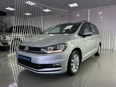 Usado VW Touran Business 115 CV (84 kW) 2019 Gris / plata Monovolumen