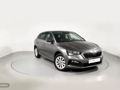 Usado Skoda Scala Selection 95 CV (69 kW) 2024 Gris Utilitario