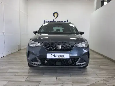 Usado Seat Arona FR 110 CV (80 kW) 2022 Gris / plata SUV