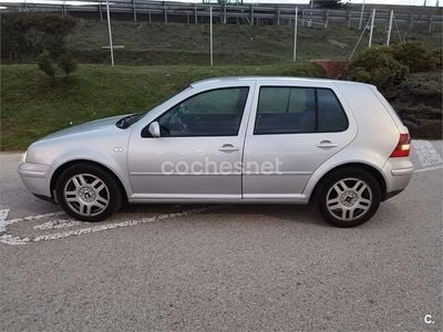 Usado VW Golf IV Highline 115 CV (84 kW) 2001 Gris / plata Berlina