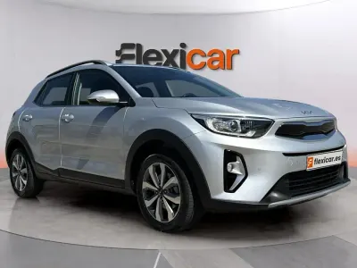 Usado Kia Stonic 101 CV (74 kW) 2025 Gris SUV