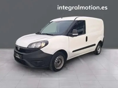 Usado Fiat Doblò 95 CV (69 kW) 2019 Blanco Monovolumen