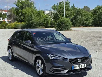 Usado Seat Leon FR 150 CV (110 kW) 2021 Gris / plata Berlina