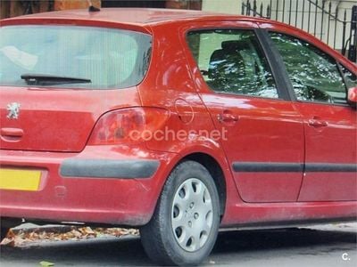 Usado Peugeot 307 110 CV (80 kW) 2003 Granate Berlina