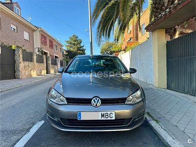 Usado VW Golf VII Advance 105 CV (77 kW) 2015 Gris / plata Berlina