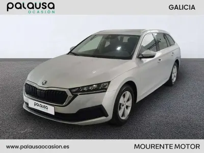 Usado Skoda Octavia Ambition 116 CV (85 kW) 2022 Plateado Familiar