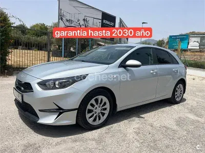 Usado Kia Ceed 136 CV (100 kW) 2023 Gris / plata Utilitario