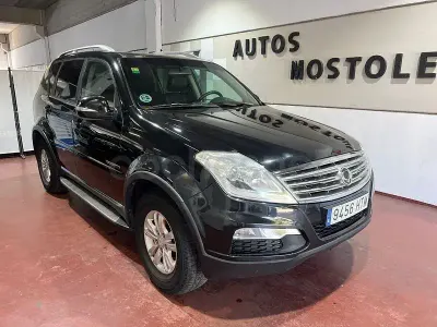 Usado SsangYong Rexton Premium Plus 155 CV (114 kW) 2013 Negro SUV