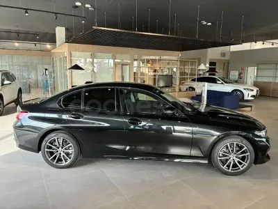 Nuevo BMW 330e 292 CV (214 kW) 2026 Negro Berlina