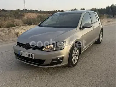 Usado VW Golf VII Advance 105 CV (77 kW) 2013 Gris / plata Berlina