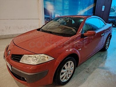 Usado Renault Mégane Cabriolet Authentique 105 CV (77 kW) 2007 Rojo Descapotable