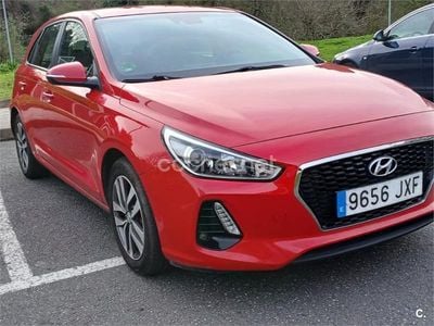 Usado Hyundai i30 110 CV (80 kW) 2017 Rojo Berlina