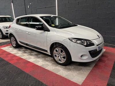 Usado Renault Mégane Dynamique 110 CV (80 kW) 2011 Blanco Berlina