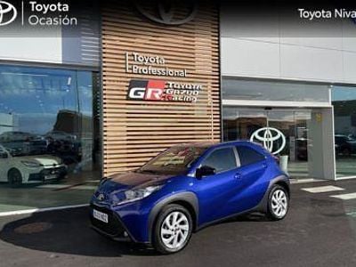 Usado Toyota Aygo X Play 72 CV (52 kW) 2025 Azul SUV