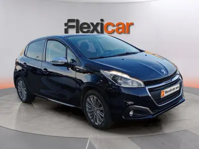 Usado Peugeot 208 Access 82 CV (60 kW) 2016 Negro Utilitario