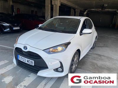 Usado Toyota Yaris Hybrid Active 116 CV (85 kW) 2022 Blanco Berlina