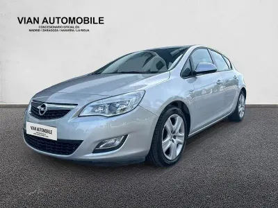 Usado Opel Astra Enjoy 95 CV (69 kW) 2012 Gris / plata Berlina