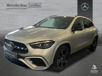 Gris / plata Usado 2024 Mercedes GLA200 SUV | 41.800 € (Precio justo)