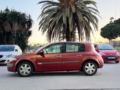 Usado Renault Mégane II Dynamique 115 HP (84 kW) 2004 Vermelho Sedan