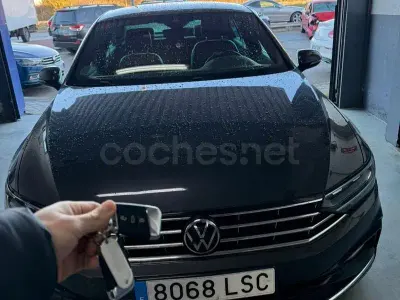 Usado VW Passat R-line 150 CV (110 kW) 2021 Negro Berlina