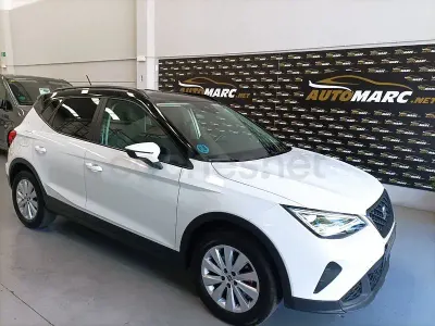Usado Seat Arona Xperience 110 CV (80 kW) 2022 Blanco SUV