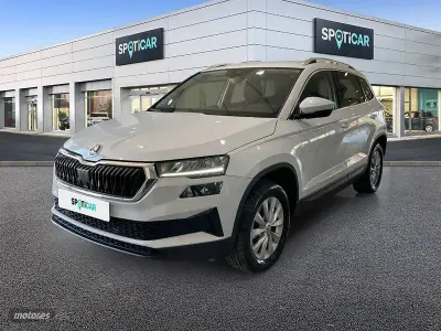 Usado Skoda Karoq Ambition 110 CV (80 kW) 2022 Blanco SUV