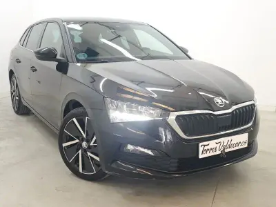 Usado Skoda Scala Sport 110 CV (80 kW) 2021 Negro Utilitario