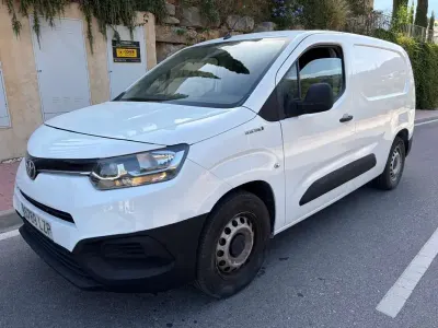 Usado Toyota Proace City City 100 kW (136 CV) 2024 Blanco Monovolumen