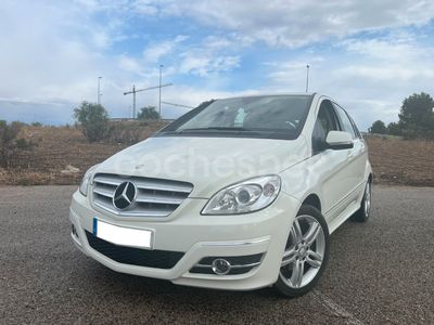 Usado Mercedes B180 109 CV (80 kW) 2012 Blanco Monovolumen