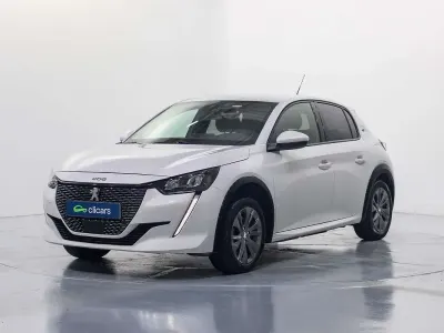 Usado Peugeot e-208 Allure 100 kW (136 CV) 2021 Blanco Utilitario