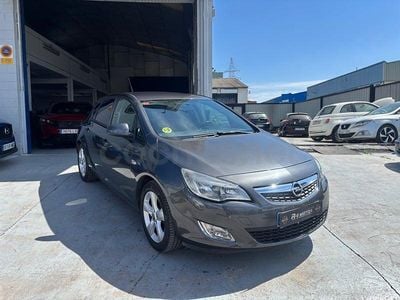 Usado Opel Astra Excellence 110 HP (80 kW) 2012 Cinzento Sedan