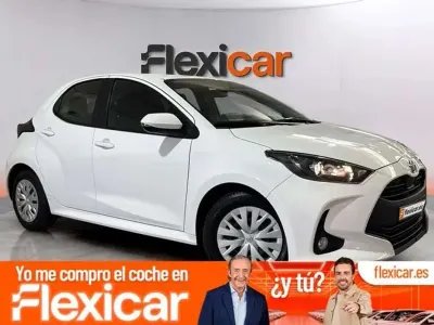 Usado Toyota Yaris Active 111 CV (81 kW) 2020 Blanco Utilitario