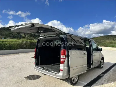 Usado Mercedes Viano 136 CV (100 kW) 2012 Gris / plata Monovolumen