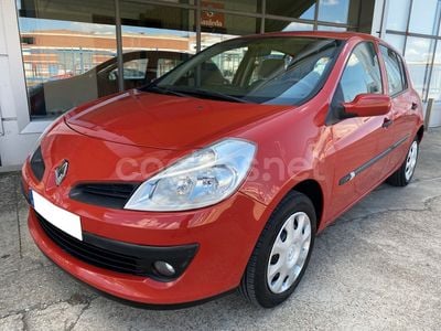 Rojo Usado 2007 Renault Clio II Authentique Berlina | 5499 € (Caro)